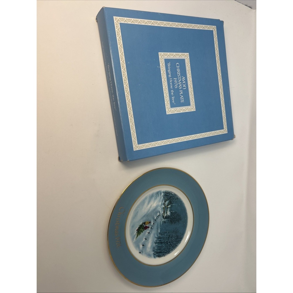 Vintage Avon Christmas Plate 1976 "Bringing Home The Tree" NIB Third Edition